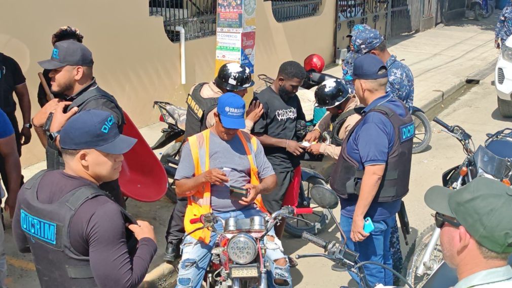  Intervienen paradas de motoconchos en Dajabón; retienen motocicletas, ocupan armas blancas y realizan detenciones.