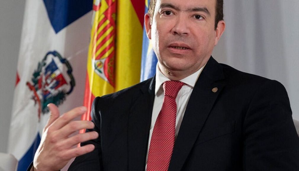 Samuel Esteban Peña, encargado de Asuntos Culturales, Comunicación y Prensa de la embajada de República Dominicana ante el Reino de España, ofreció las palabras de bienvenida.