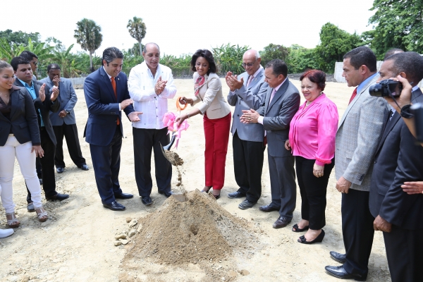 Primera Dama da primer palazo construcción unidad oncológica provincia Espaillat