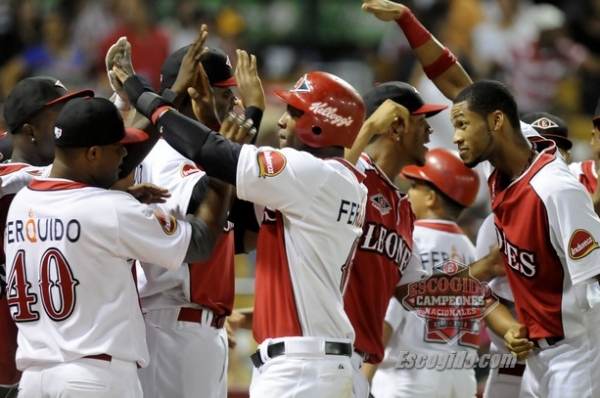 Leones derrotan a Toros con triple de Abraham Almonte