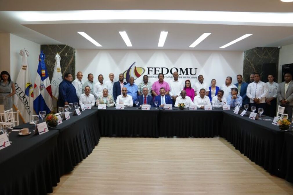 Fedomu y Eco5RD intervendrán zonas geográficas vulnerables para mejorar las condiciones de higiene y salubridad.