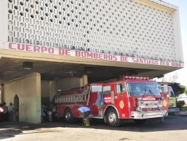 Incendio reduce a cenizas la tienda Casa Dominicana de Santiago