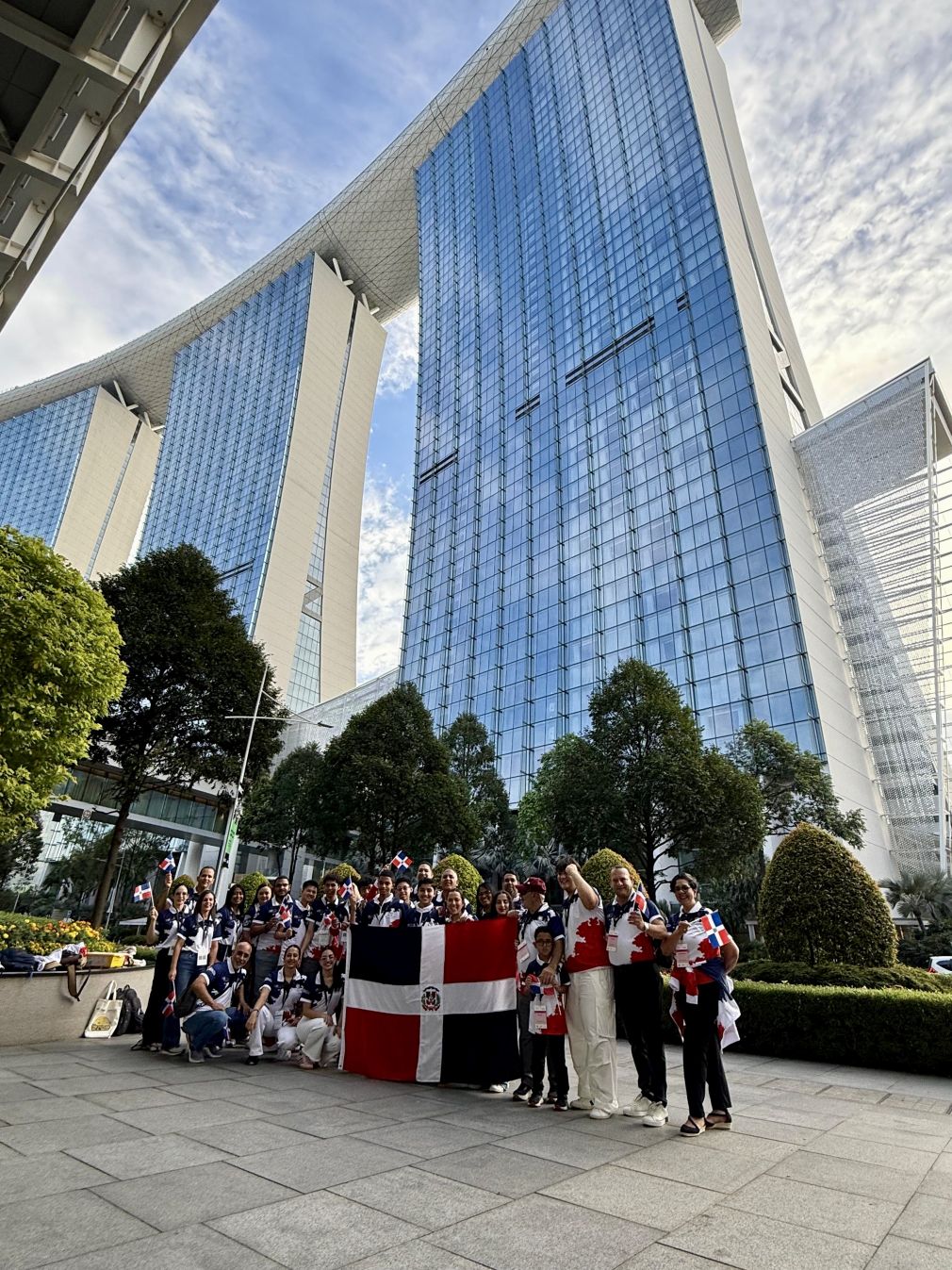 RD obtiene plata y bronce en final mundial de World Robot Olympiad 2025 en Singapur.
