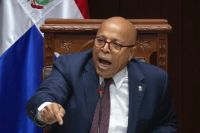 El presidente de la Cámara de Diputados criticó que el jefe de Estado siga tomando en cuenta a los oportunistas que no pertenecen al PRM.