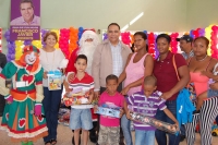 Ramón Rivas, coordinador nacional del Proyecto Presidencial Francisco Javier 2016 durante la entrega de miles de juguetes a niños pobres.