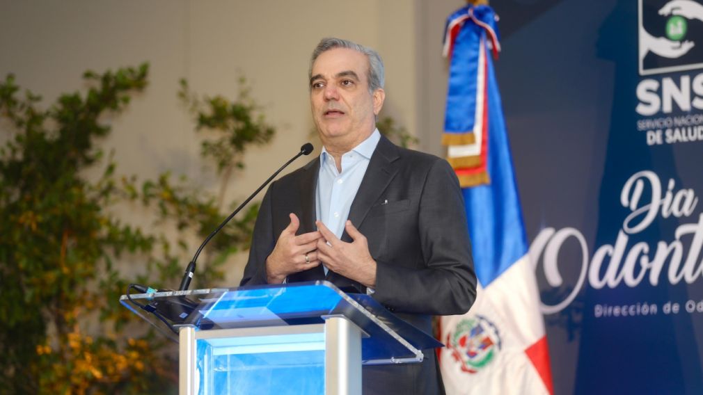 El presidente Luis Abinader hizo el anuncio durante el acto de reconocimiento a seis odontólogos.