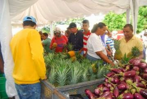 IAD realiza feria agroalimentaria con productos a bajos precios San Juan 
