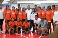 En el acto protocolar en Montecristi, el ministro Kelvin Cruz estuvo acompañado por el viceministro técnico Fernando Teruel; mientras que en Jimani lo acompañó el viceministro de Tiempo Libre y Eventos Especiales, Kennedy Vargas.