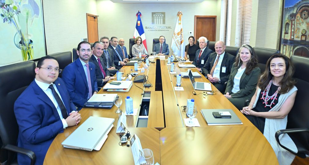La delegación felicitó al BCRD por los logros en materia de inclusión financiera.
