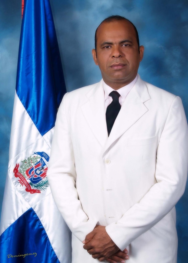 Senador Félix Nova.