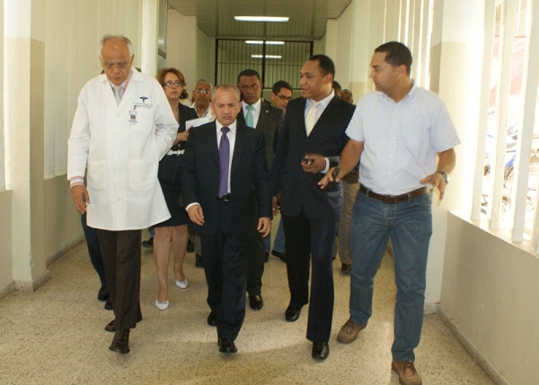 Ministro dispone intervención del Hospital Luis Eduardo Aybar