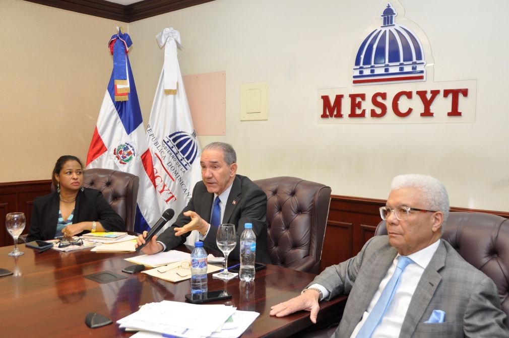Garcia Fermin llama a participar a profesionales dominicanos, con méritos académicos interesados en aplicar para beca internacional en el exterior.