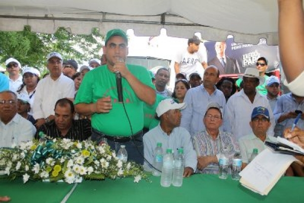 PRD juramenta cientos del PLD Y PRSC en Santo Domingo Este