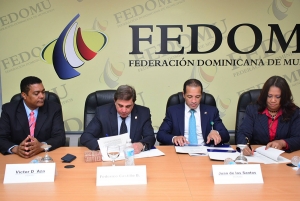 Representantes de la Federación Dominicana de Municipios (Fedomu), el Centro Integral para el Desarrollo Local (CIDEL) y la Unión Iberoamericana de Municipalistas (UIM) suscribieron un acuerdo con el propósito de continuar con el fortalecimiento institucional.