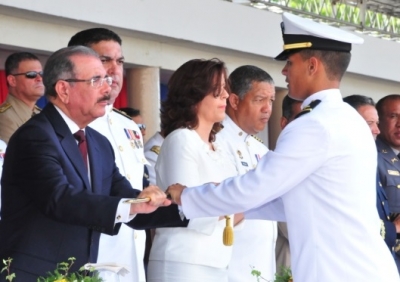Presidente encabeza graduación Academia Naval
