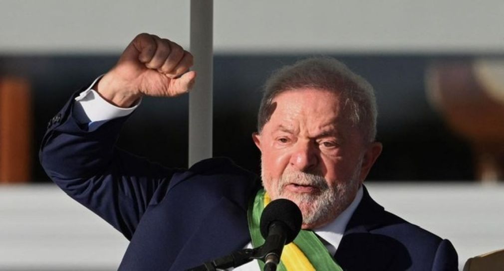 Lula revocó los procesos de privatización de ocho estatales, entre ellas Petrobras y Correos, iniciados durante la administración del exmandatario Jair Bolsonaro. 
