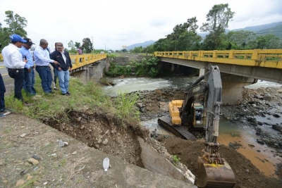 Ministro de Obras Públicas recorre zonas afectadas por lluvias en La Vega y Bonao