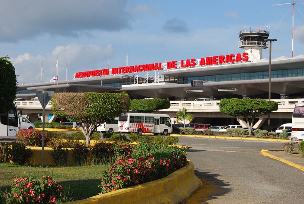 Aeropuerto Internacional de Las Américas José Francisco Peña Gómez.