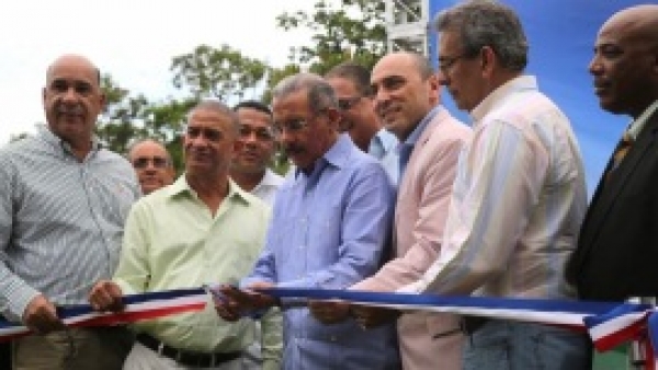 Danilo Medina inaugura centro y vivero forestal; celebra Día del Medio Ambiente:
