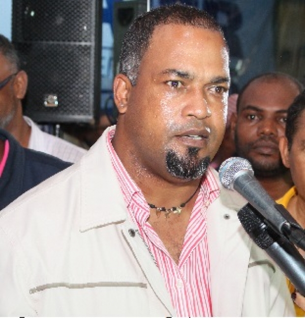 Raúl Mondesí.