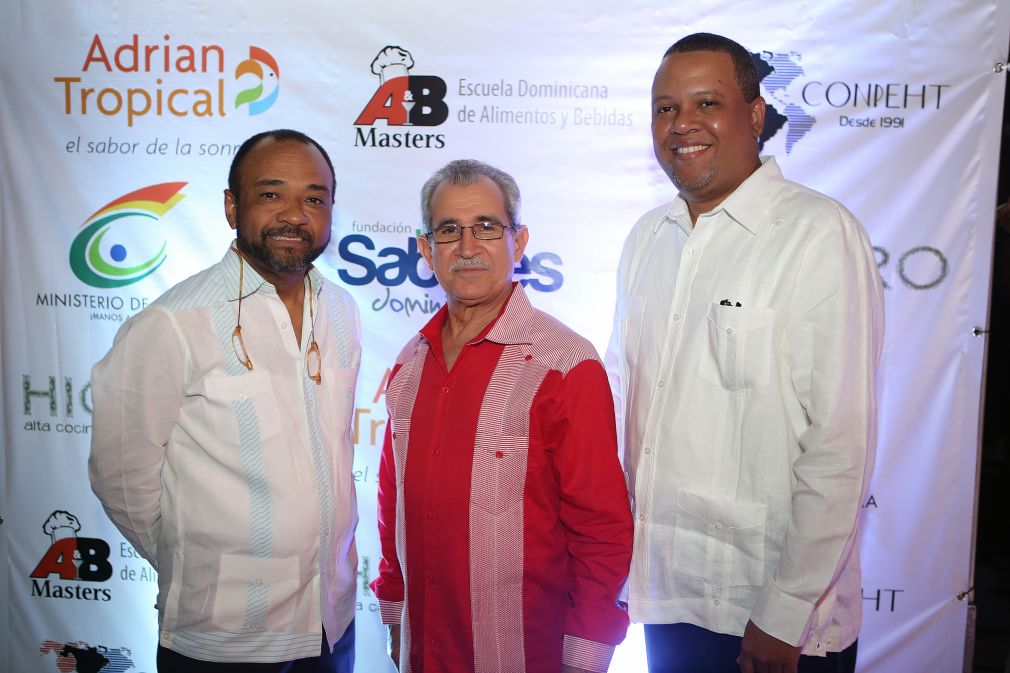Luis Marino López, coordinador general de la Fundación, Bolívar Troncoso Morales, presidente, y Juan Feble, coordinador comercial.