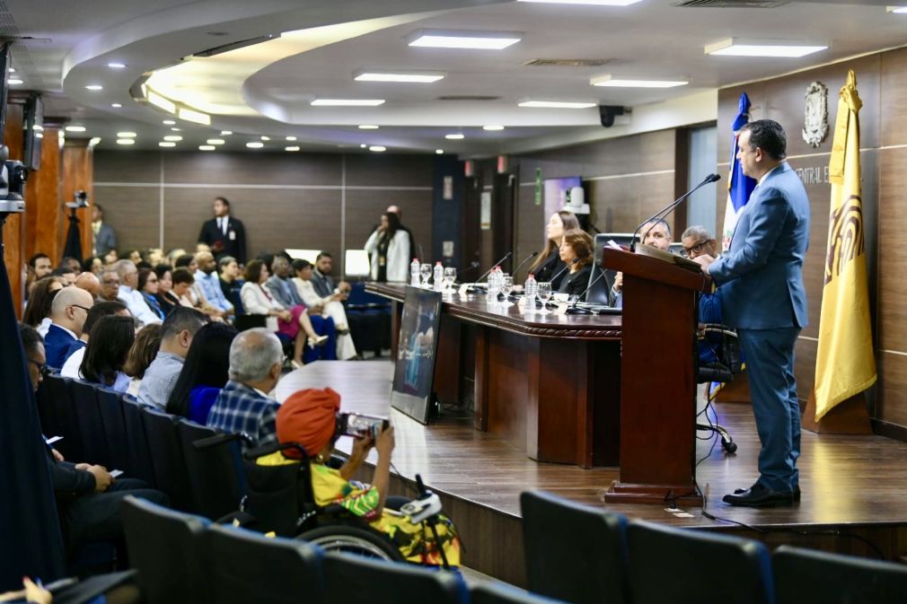 En la actividad participaron miembros de partidos, agrupaciones y movimientos políticos y representantes de los medios de comunicación.