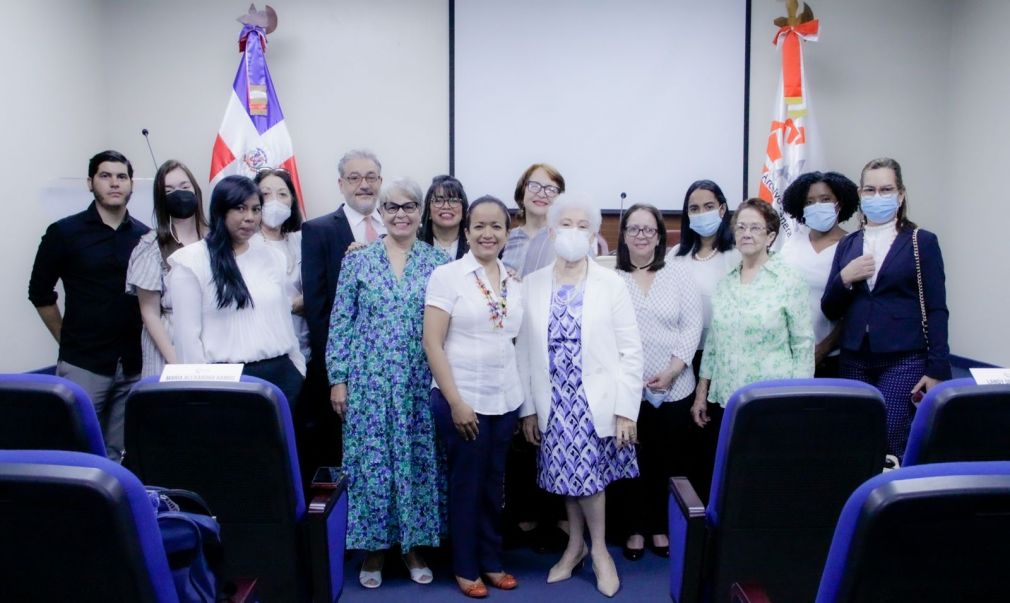 Miembros de ADHA, del AGN, de la UASD y familiares de María Ugarte y Danilo de los Santos.