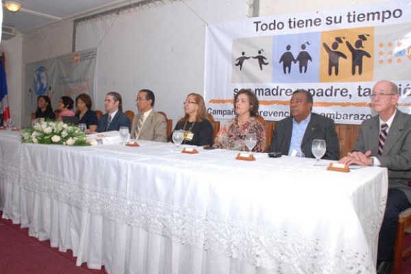 Lanzan en UTESA campaña prevención embarazo en adolescentes