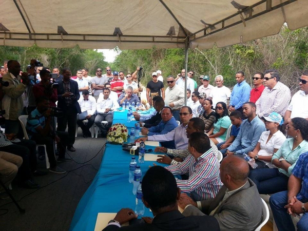 Rueda de prensa de varias organizaciones quienes solicitaron al presidente Danilo Medina intervenir en el conflicto en las