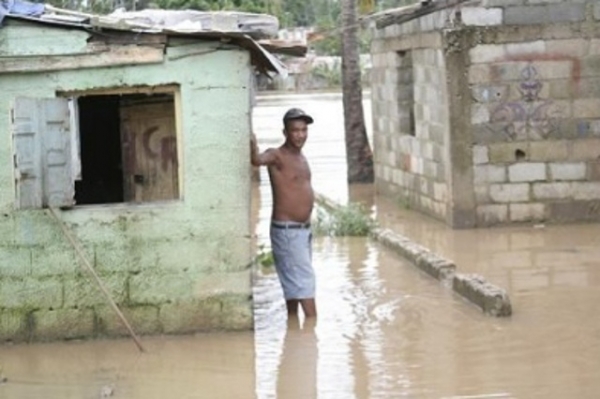 Chabola inundada en el barrio La Barquita, Santo Domingo Este