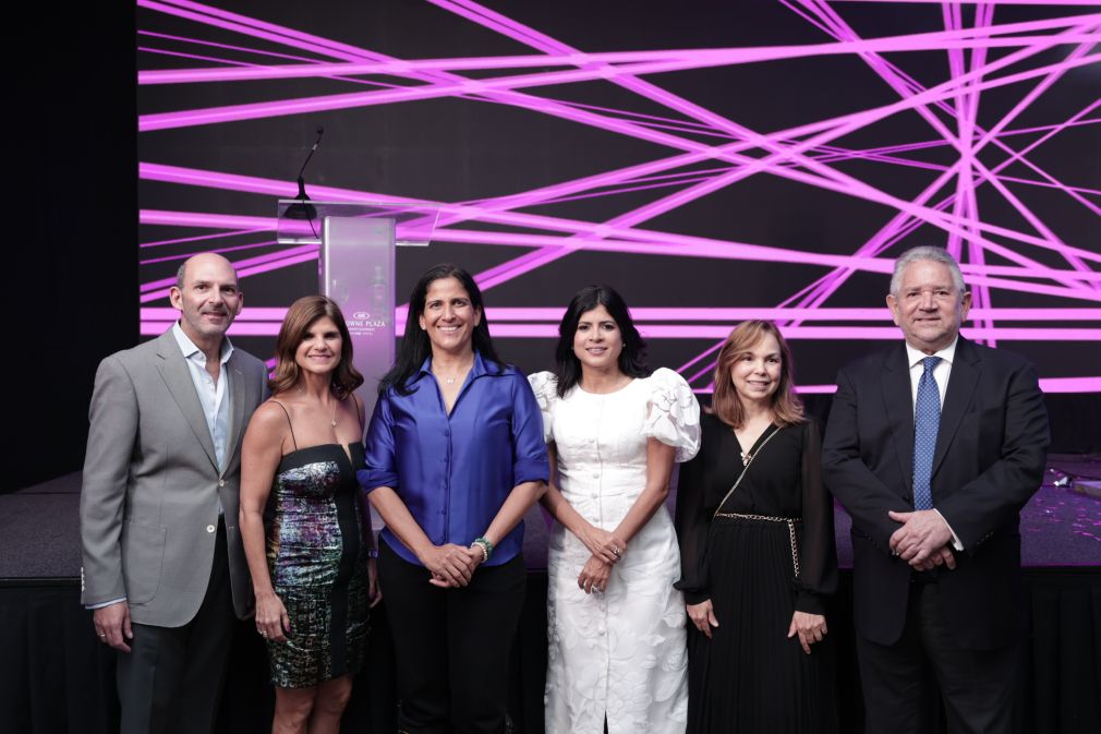 Pierre Nahas, Mimi Mata, Thais Herrera, Carmen Ortiz, Fabeth Martínez y Roberto Henríquez.