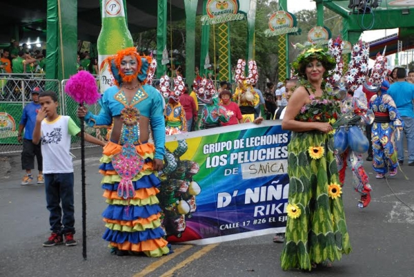 Coronan a Huchi Lora rey del Carnaval de Santiago: 