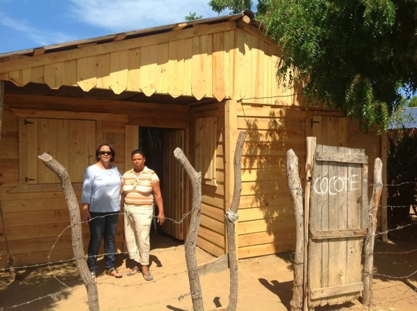 Gobernación de Montecristi mantiene reparación y construcción de viviendas