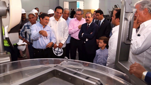 Presidente Medina visita instalaciones de industria cárnica