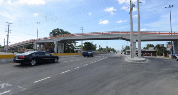 Obras Públicas abre retorno operacional y dos puentes peatonales en Las Américas, Boca Chica: 