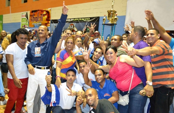 La Cancha campeón básquet de Moca 2012