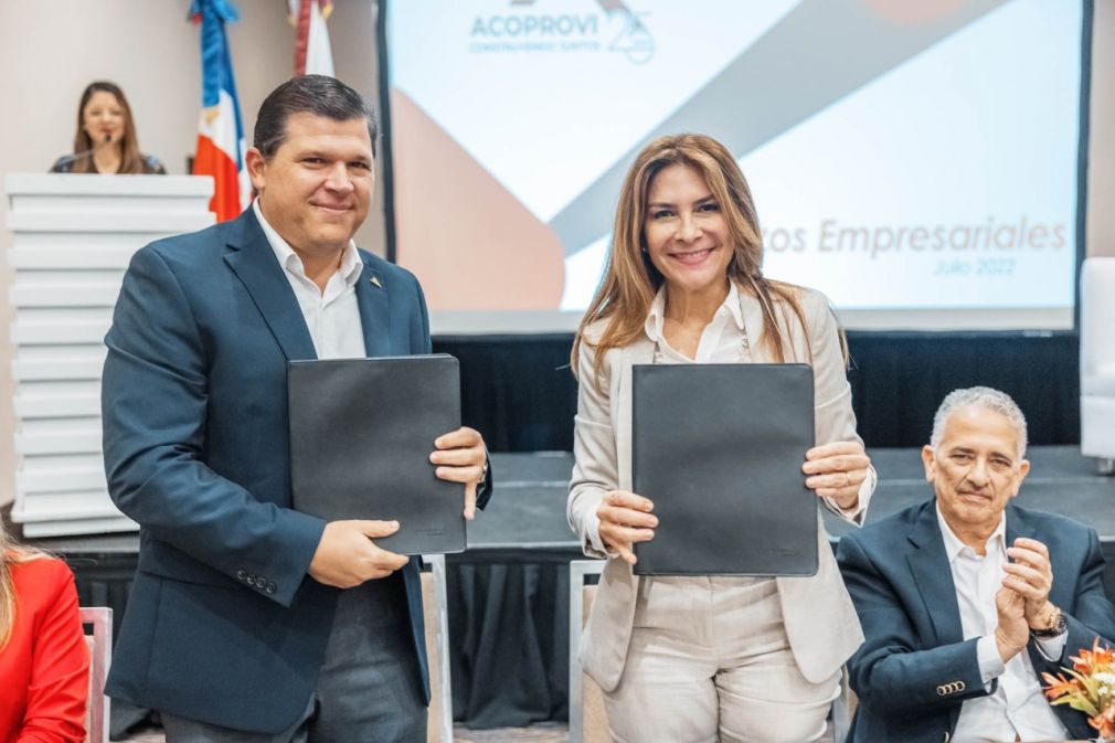 El acuerdo fue firmado por la alcaldesa del Distrito Nacional, Carolina Mejía y el presidente de Acoprovi, Jorge Montalvo.