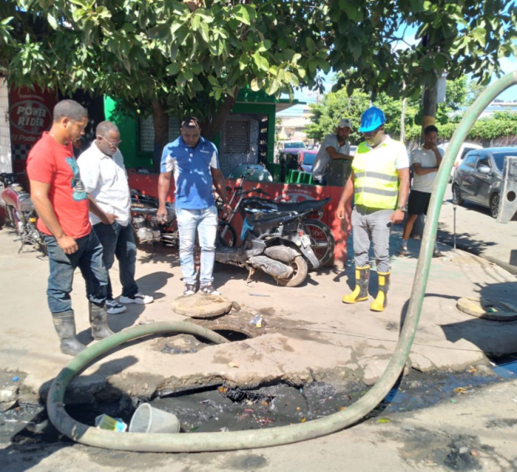 Alcaldía de Santo Domingo Este inicia operativo de limpieza en Los Mina.