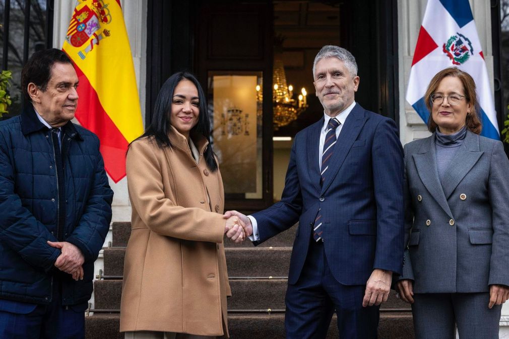 Ambos ministros coincidieron en que la seguridad es un pilar fundamental para la convivencia, el desarrollo y el turismo, y reiteraron su compromiso de seguir fortaleciendo los canales de cooperación bilateral y europea. 