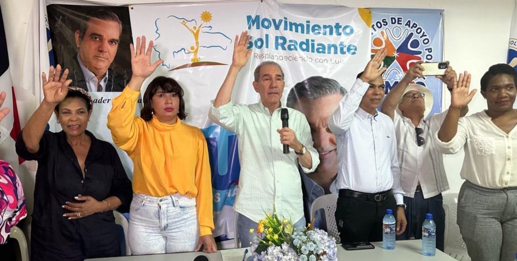El coordinador general del Movimiento de Apoyo al presidente Luis Abinader juramentó 2 nuevas agrupaciones que apoyan al mandatario.