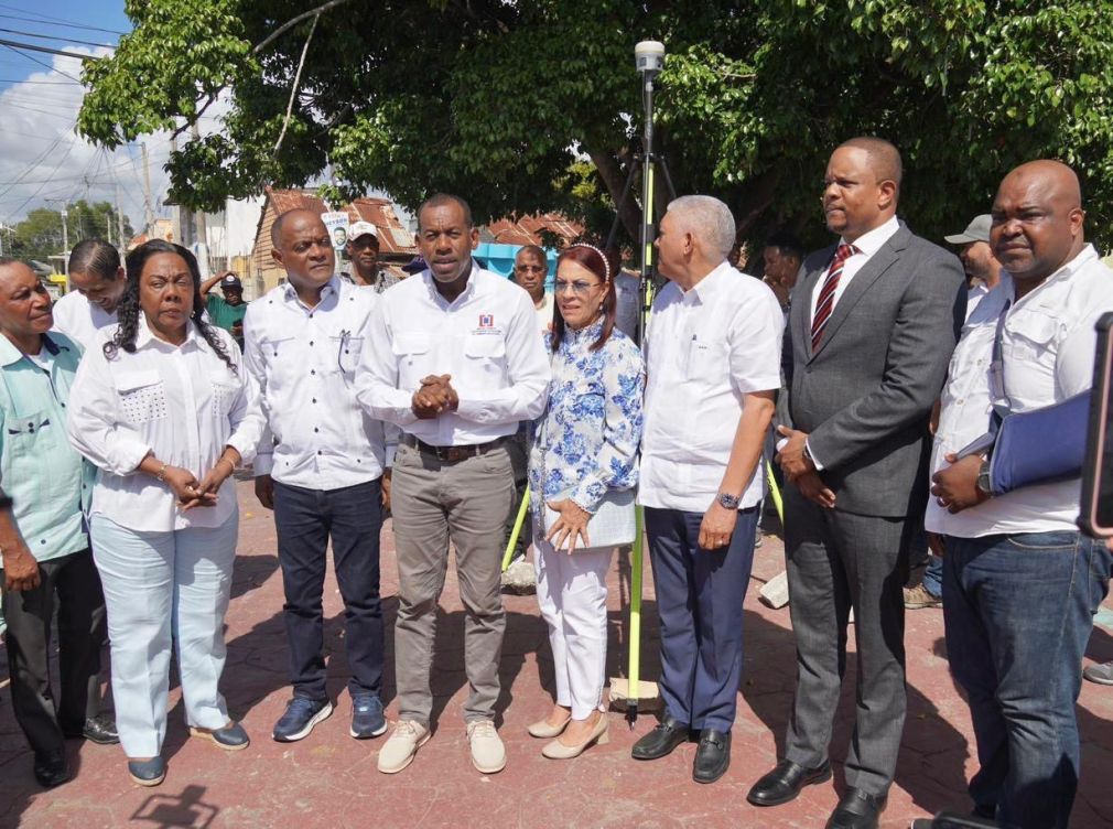 La primera fase del proyecto abarca las parcelas 264 y 512 del DC. No. 32, beneficiando a 36 mil personas ocupantes de solares y viviendas.