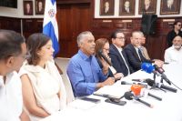 Al habla el ministro de Energía y Minas, Joel Santos.