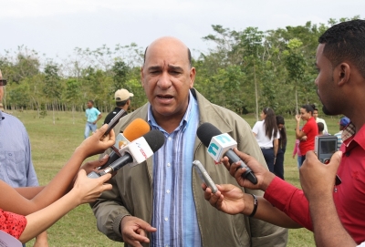 Bauta Rojas Gómez, explica a la prensa la importancia de la promoción del desarrollo ecoturístico del país