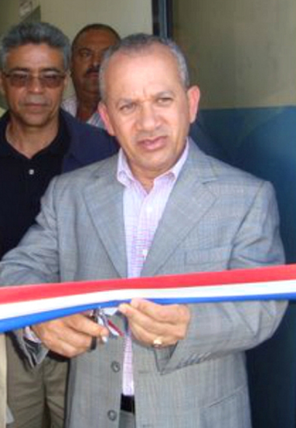 El Dr. Freddy Hidalgo en foto de archivo cuando corta la cinta de una inauguración en La Vega.
