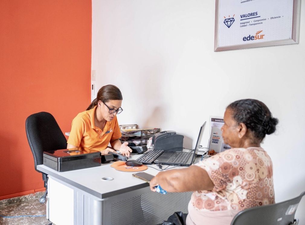 Mediante acuerdos con ayuntamientos, el servicio se acerca a más de 4,000 clientes de Azua, Independencia y Pedernales.