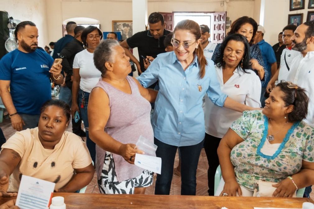 Carolina Mejía llevó el operativo médico y social a la Ciudad Colonial y zonas aledañas.