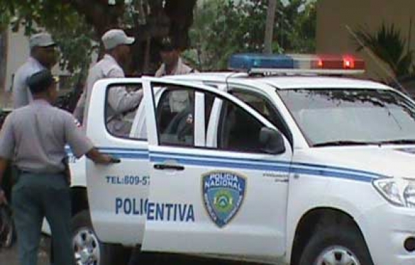 Policía frustra atraco, delincuente y mujer resultan heridos