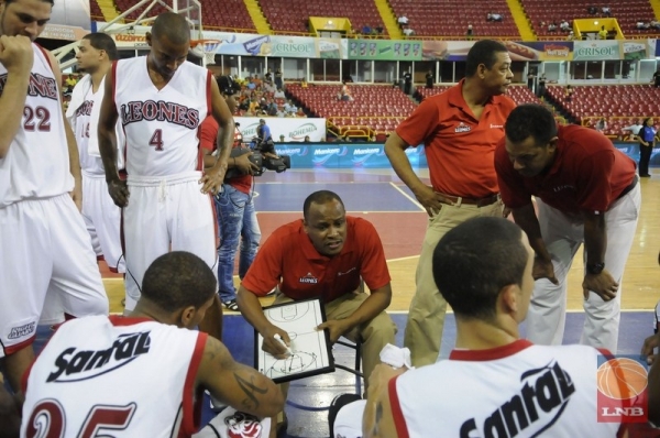 Leones de Santo Domingo vencen a los Indios de San Francisco de Macorís en tiempo extra