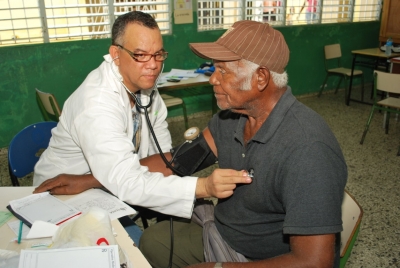Lotería asiste a 900 personas en jornada médica en Higuey