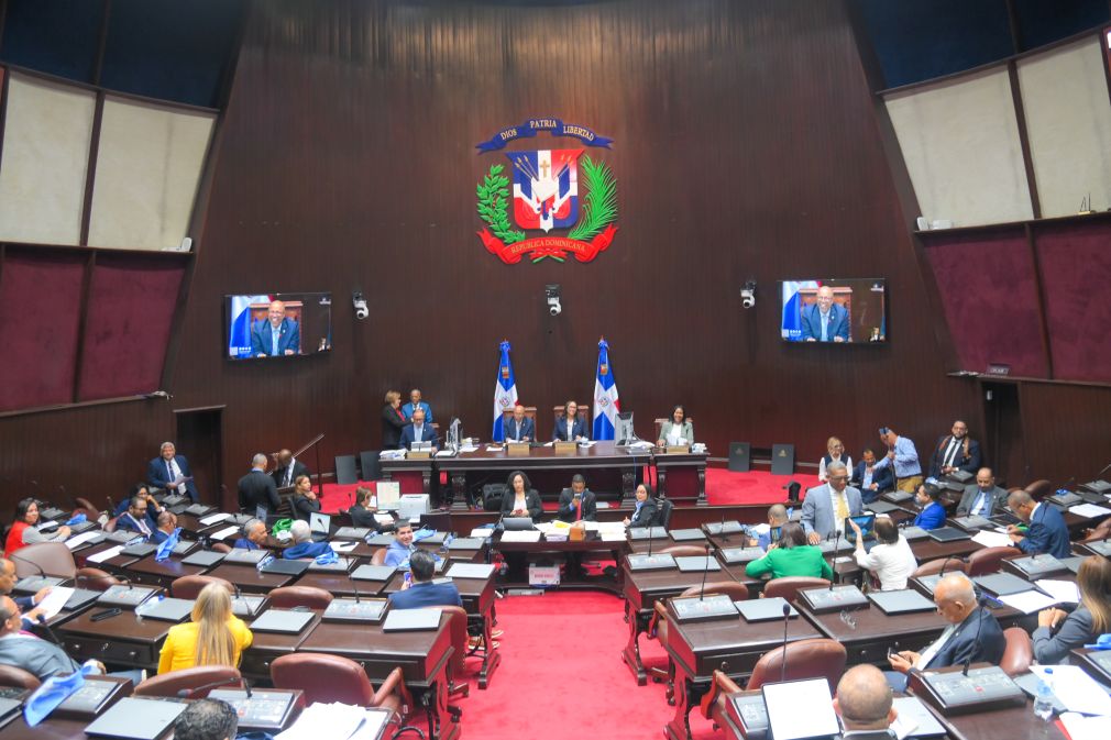 La Comisión que evaluó la propuesta estuvo dirigida por el diputado Ramón Bueno.